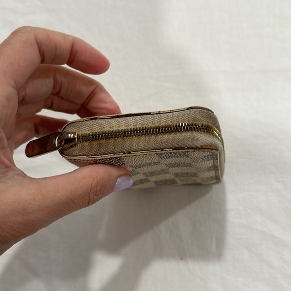 Louis Vuitton Damier Azur Zippy Coin Purse
Pattern 100% Authentic - Picture 3 of 9
